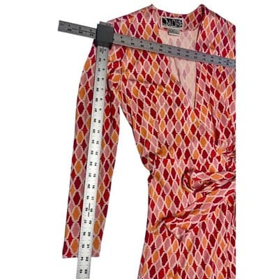 Vintage DVF Silk Wrap Dress Pink Orange Ikat Quatrefoil Print worn on Buffy sz 4 - Thumbnail 15