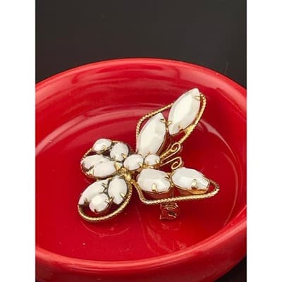 Juliana DeLizza & Elster White Milk Glass Butterfly Brooch Gold Tone Pin D&E - Thumbnail 4