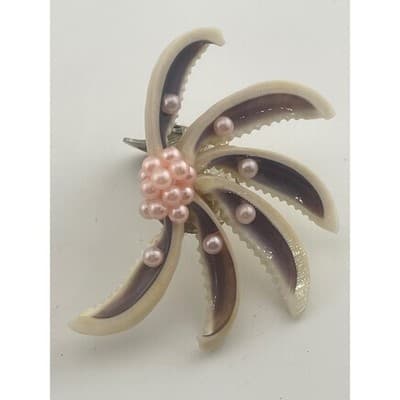 Vintage Cowrie Seashell Clip On Earrings Atomic starburst 50s MCM pink pearls - Thumbnail 3