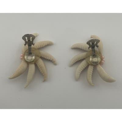 Vintage Cowrie Seashell Clip On Earrings Atomic starburst 50s MCM pink pearls - Thumbnail 5