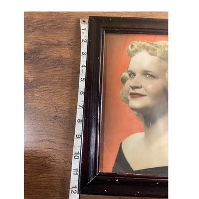 Vintage Hand Tinted Portrait Photograph Woman Red Background Framed 12x10 1940's - Thumbnail 6