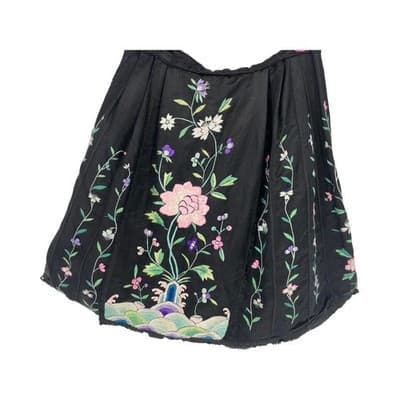 Vintage 1950s Black Silk Hand Embroidered Skirt Chinoiserie Floral Pagoda XS S - Thumbnail 2