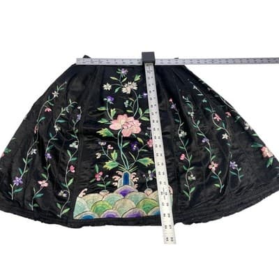 Vintage 1950s Black Silk Hand Embroidered Skirt Chinoiserie Floral Pagoda XS S - Thumbnail 6
