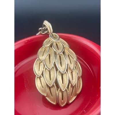 Vintage Crown Trifari Gold Tone Pendant Necklace Leaf Drop Statement 24" - Thumbnail 8