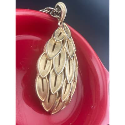 Vintage Crown Trifari Gold Tone Pendant Necklace Leaf Drop Statement 24" - Thumbnail 9