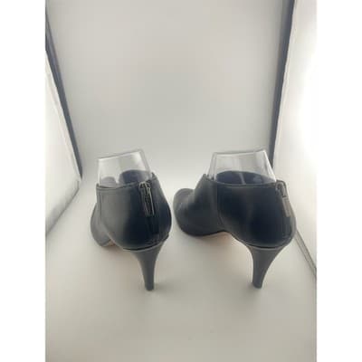 Vince Camuto Vyammi V-cut black leather ankle booties size 8 heeled boots - Thumbnail 5