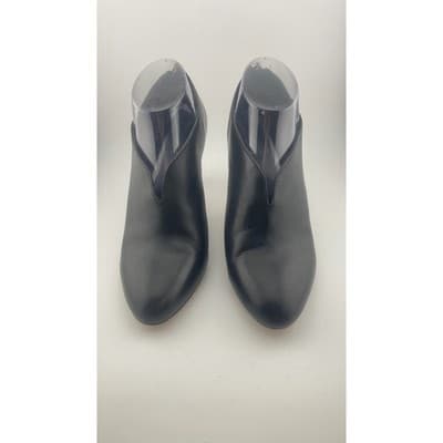 Vince Camuto Vyammi V-cut black leather ankle booties size 8 heeled boots - Thumbnail 3