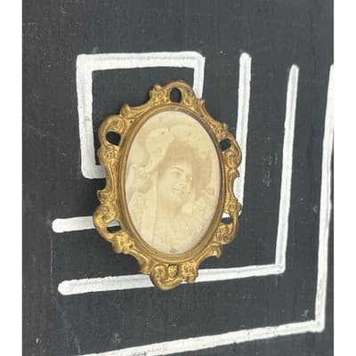 Antique Gibson Girl Era Portrait Brooch Real Photo Brass Frame c.1900 Edwardian - Thumbnail 2