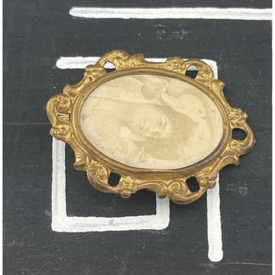 Antique Gibson Girl Era Portrait Brooch Real Photo Brass Frame c.1900 Edwardian - Thumbnail 3