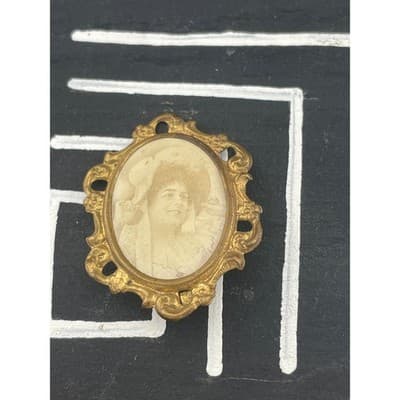 Antique Gibson Girl Era Portrait Brooch Real Photo Brass Frame c.1900 Edwardian - Thumbnail 4
