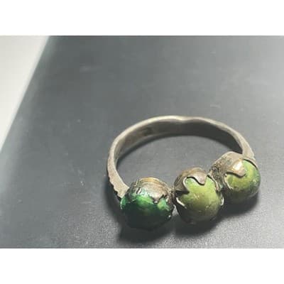 Vintage Silver Green Waxy Cabochon Ring Organic Modernist 3 Stone Band Size 8 - Thumbnail 4