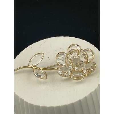 Vintage 1950s Clear Rhinestone Flower Brooch Open Back Gold Tone floral pin - Thumbnail 9