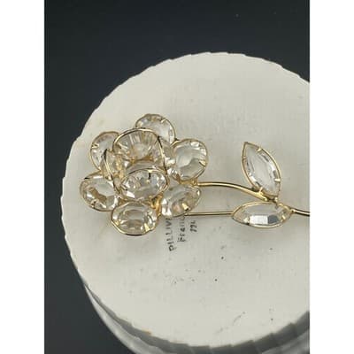 Vintage 1950s Clear Rhinestone Flower Brooch Open Back Gold Tone floral pin - Thumbnail 5