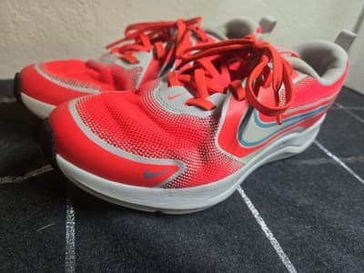 Nike Cosmic Runner Boy's Shoes - bright neon red/white - Size 4Y - HM4400-600
