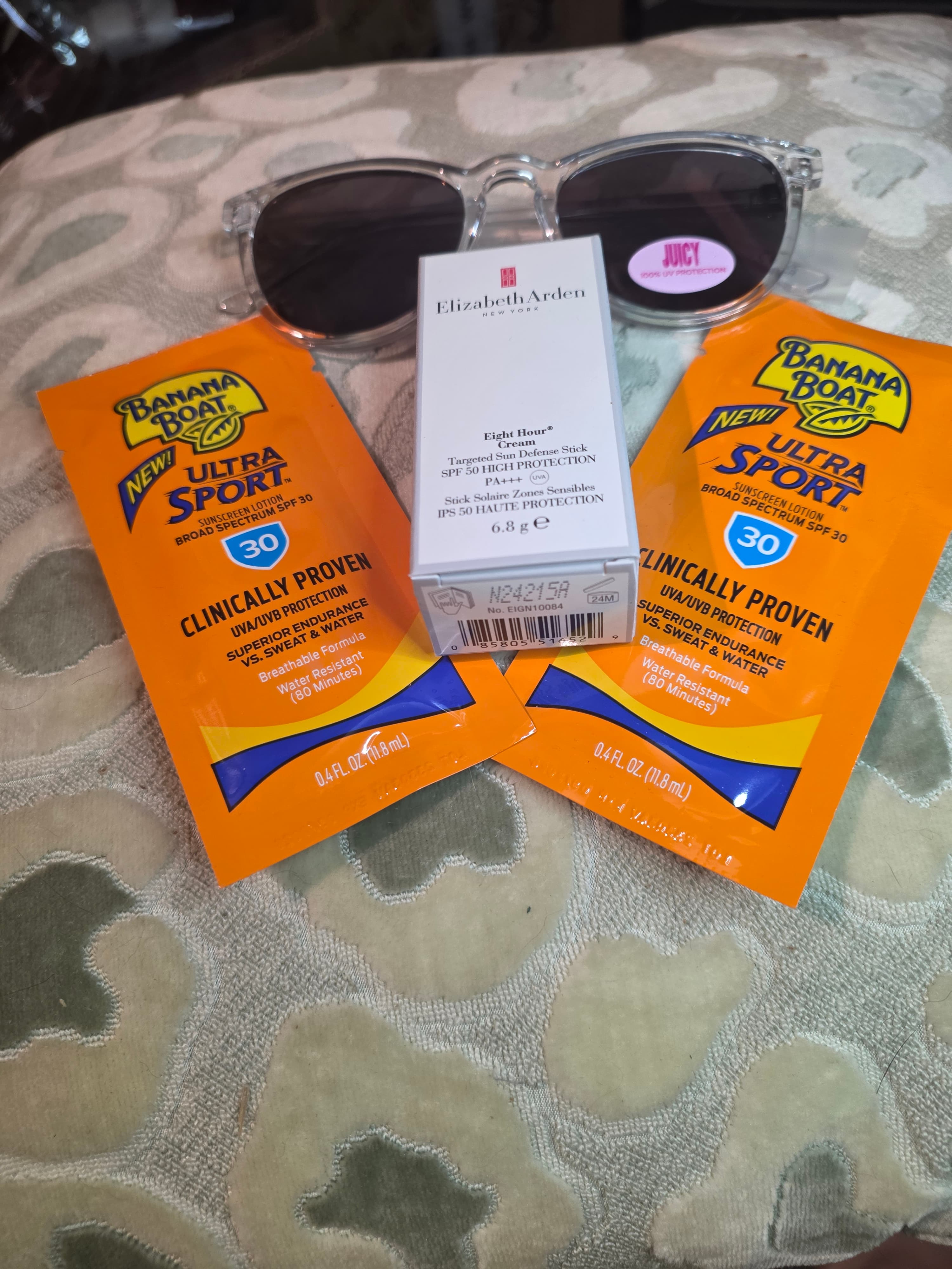 Elizabeth Arden Sun Defense Stick & Juicy Sunglasses Set
