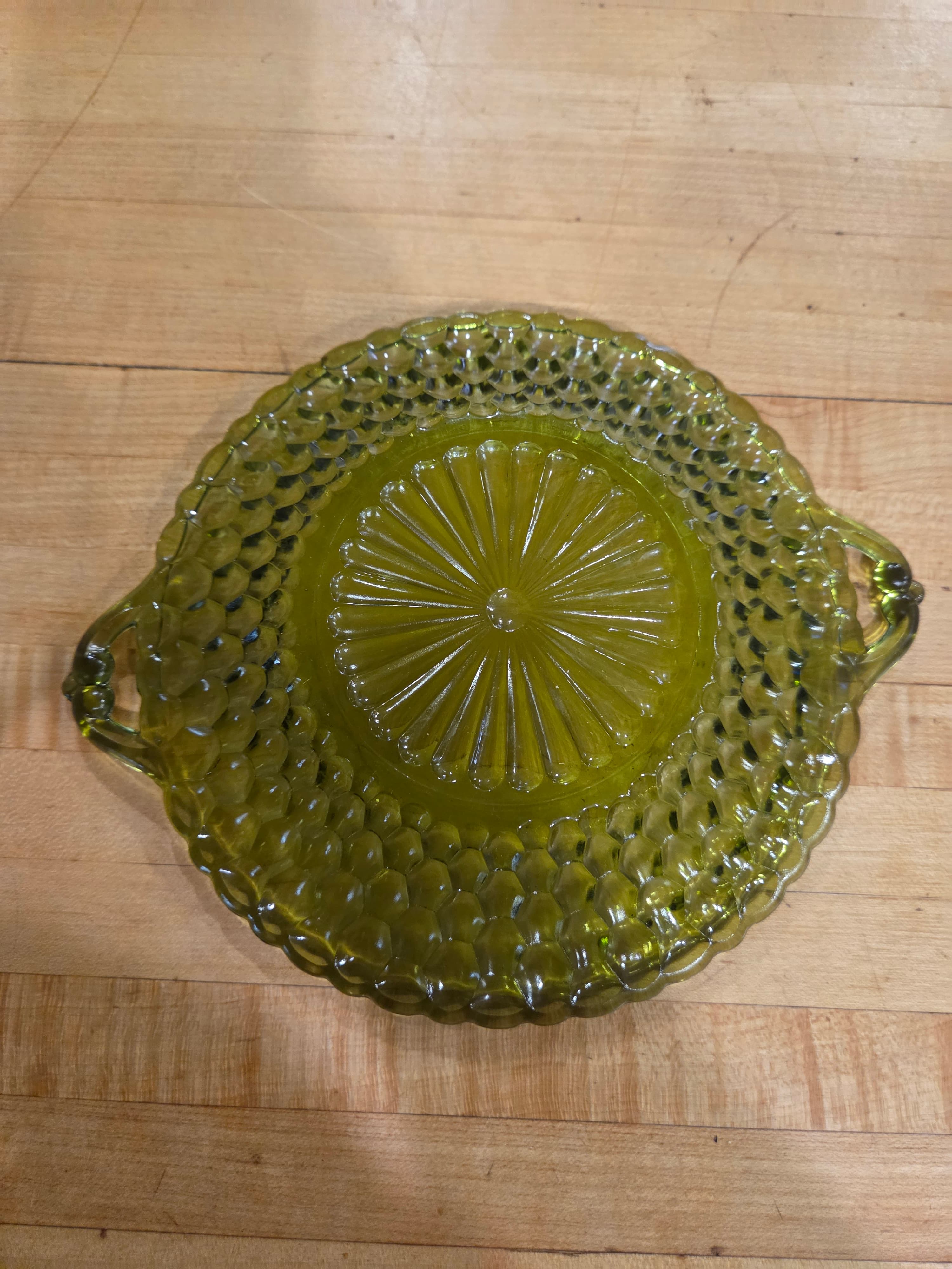 Vintage Indiana Glass Honeycomb Avocado Green Handled Bowl 9" - Thumbnail 3