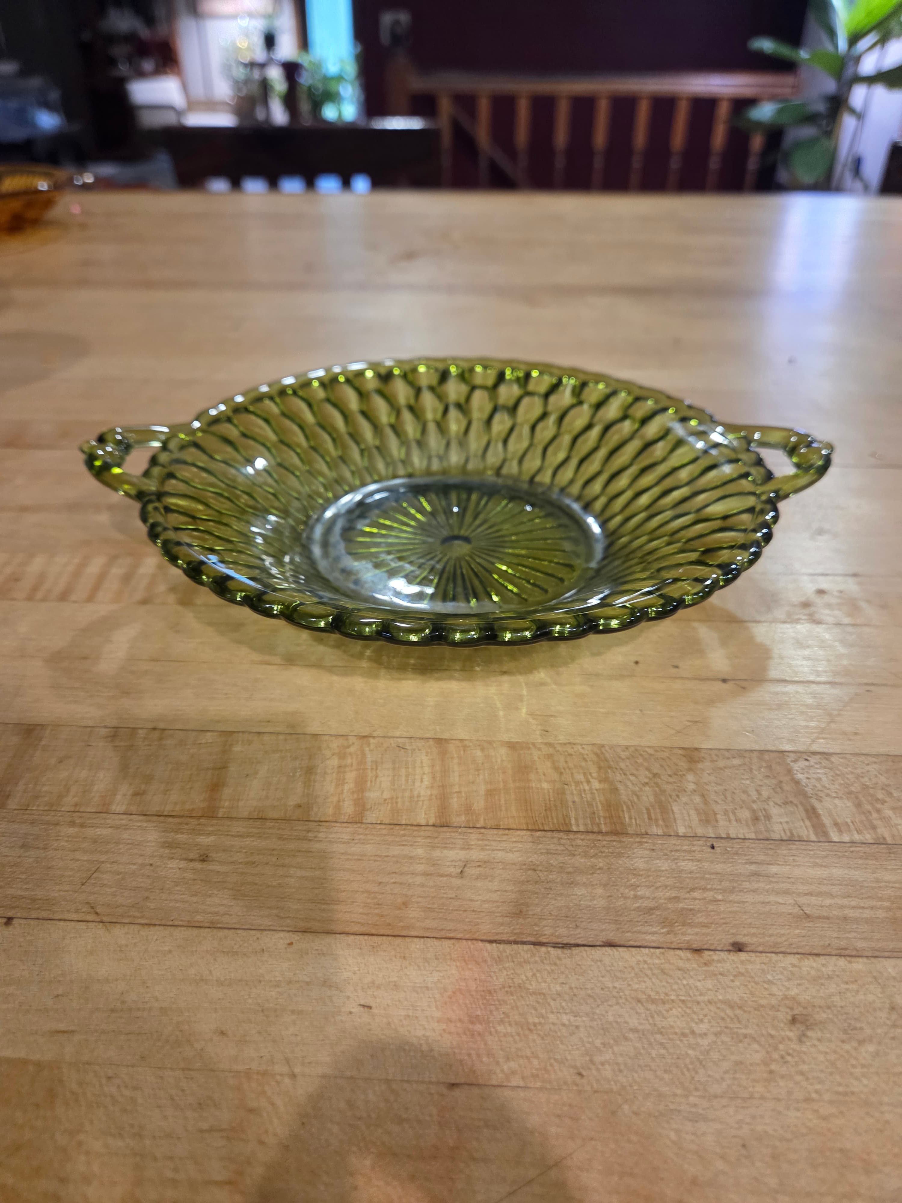 Vintage Indiana Glass Honeycomb Avocado Green Handled Bowl 9" - Thumbnail 2