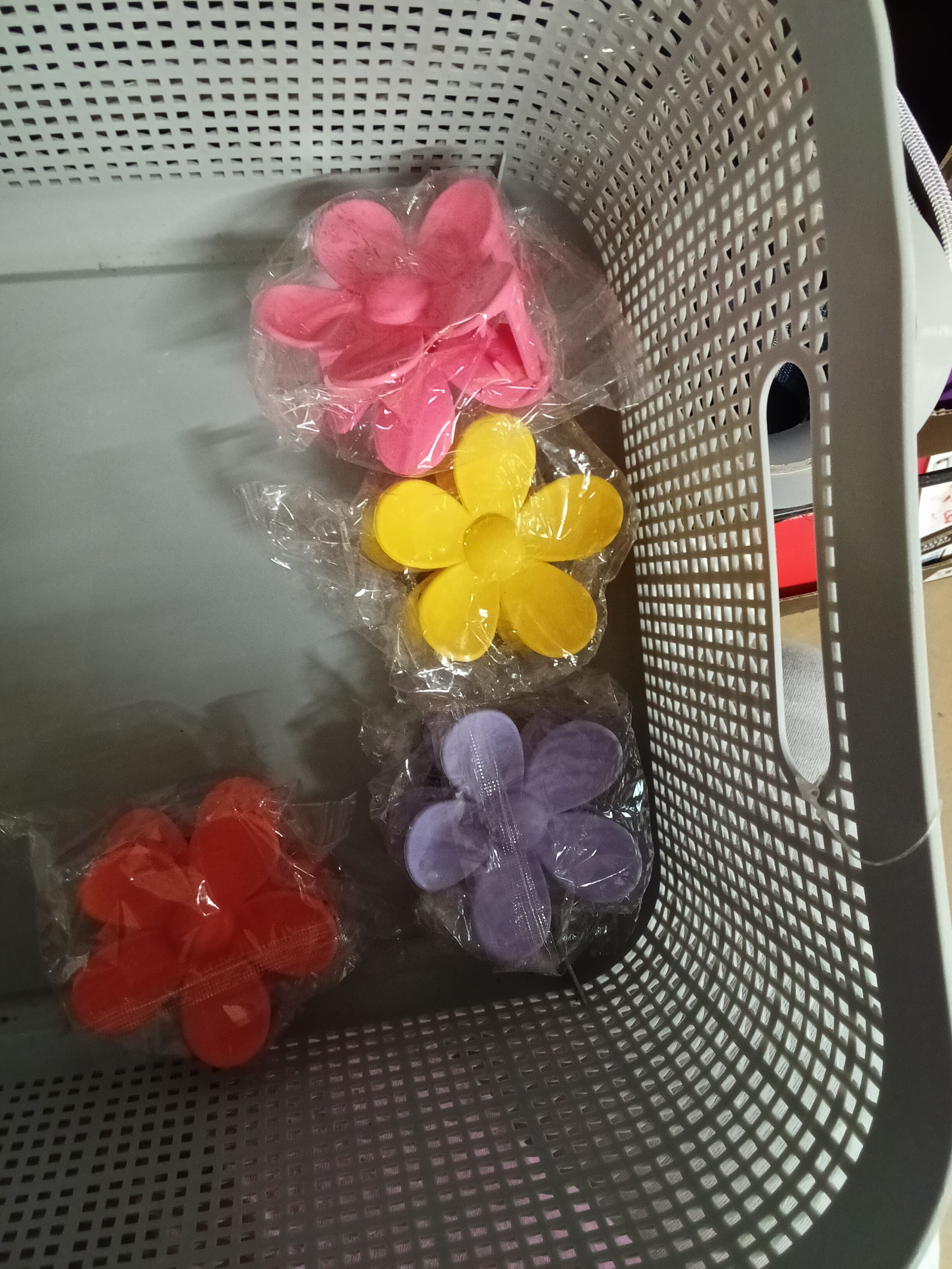 Colorful Flower-Shaped Silicone Molds Set of 4 - Thumbnail 2