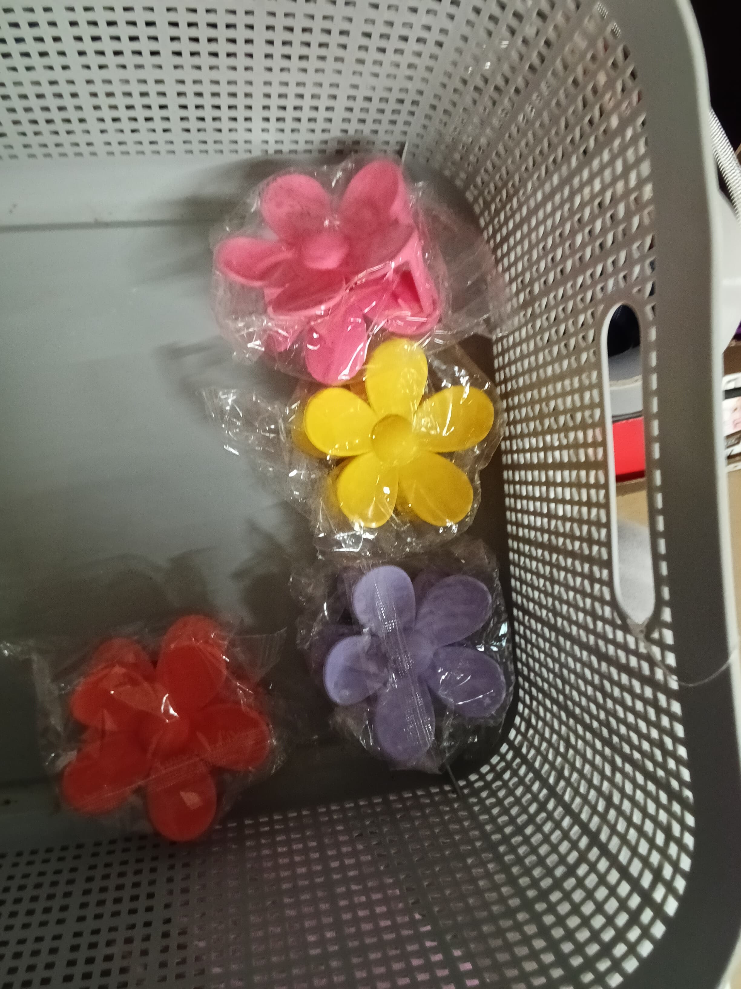 Colorful Flower-Shaped Silicone Molds Set of 4 - Thumbnail 3