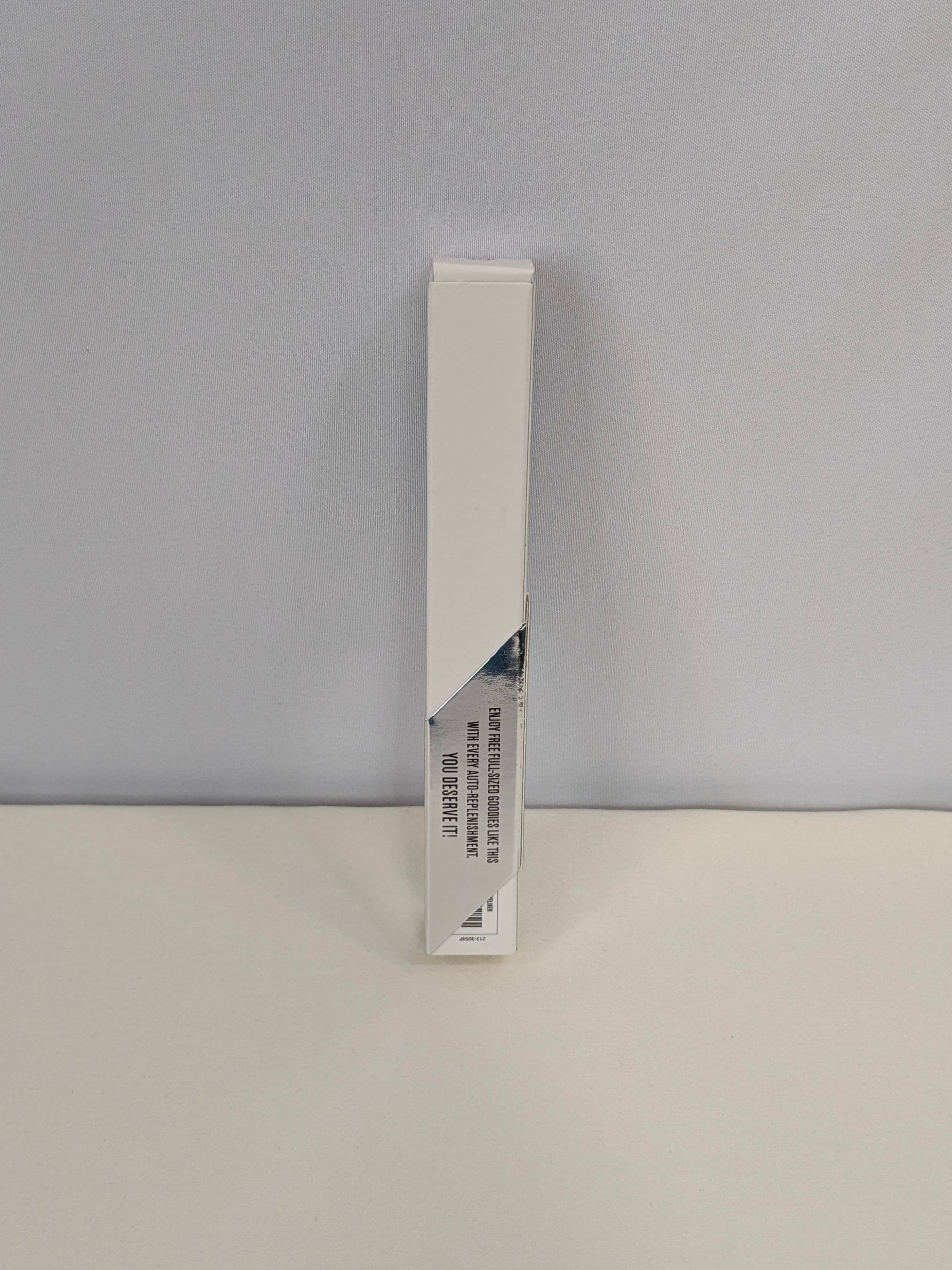 IL MAKIAGE Black Card Waterproof Liquid Eyeliner — Black - Thumbnail 3