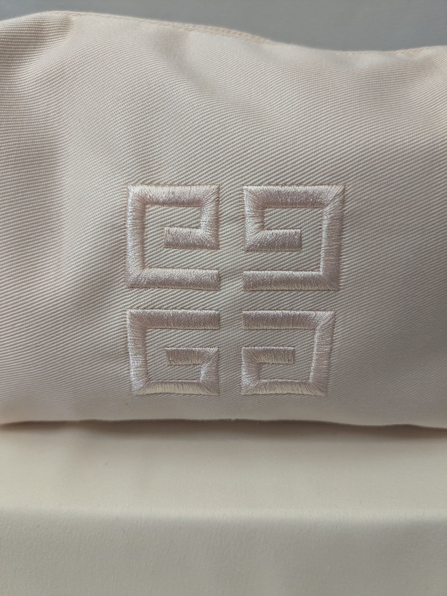 Givenchy Blush Pink Embroidered Logo Cosmetic / Makeup Pouch - Thumbnail 5