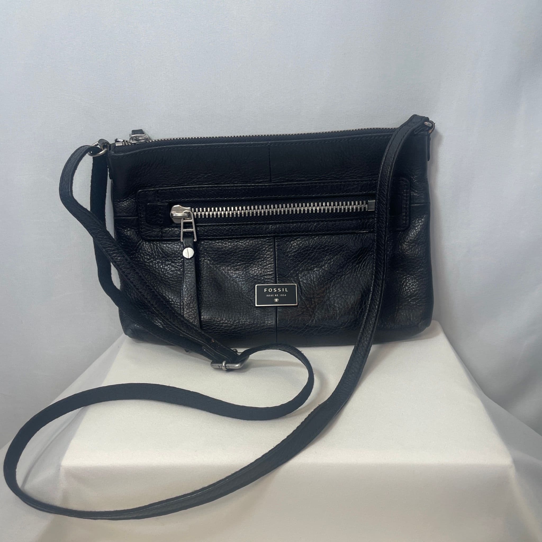 Fossil Black Leather Everyday Crossbody Bag With Silver Accents