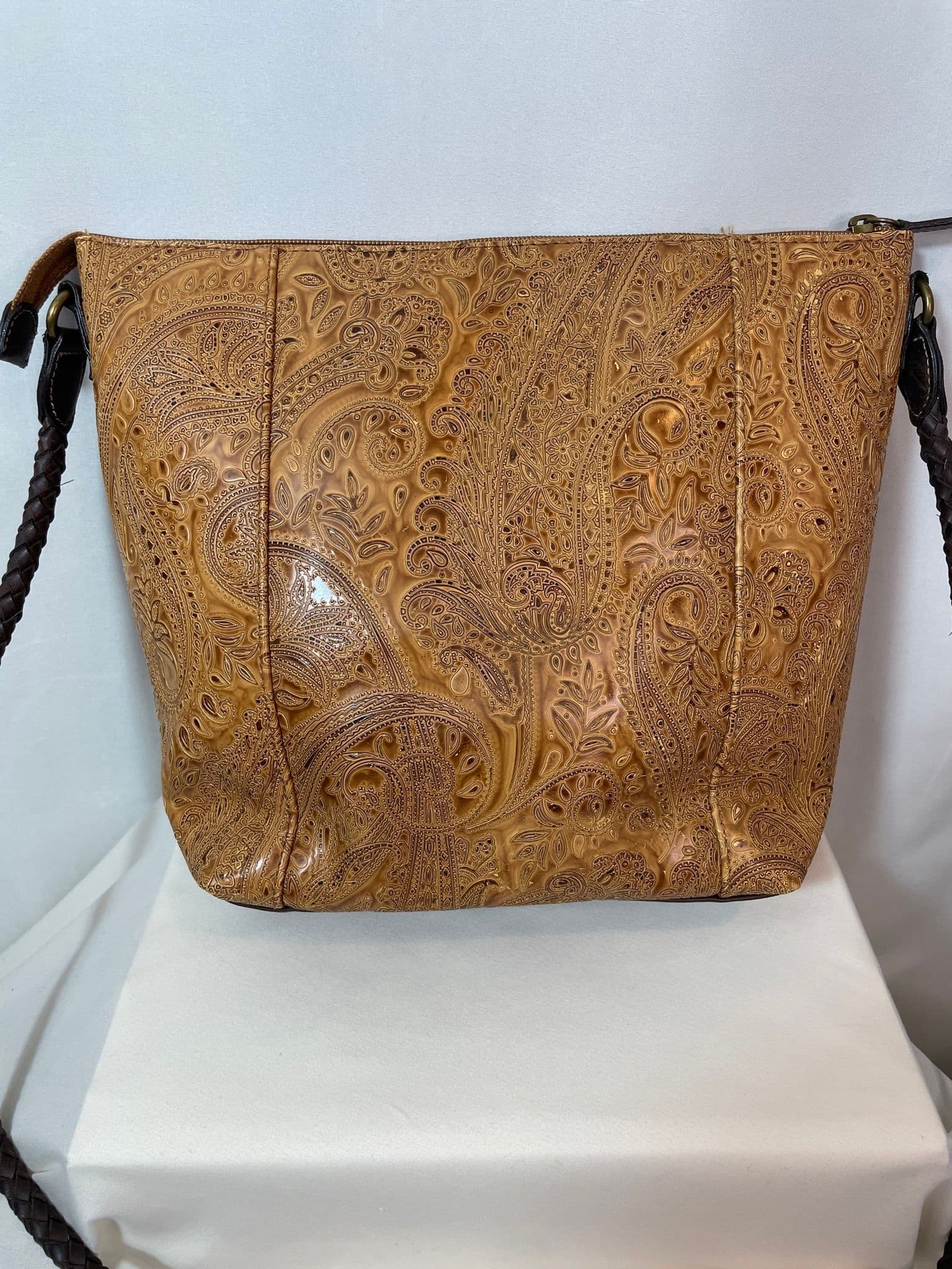 Relic Tooled Paisley Large Zip Tote / Crossbody Bag — Tan Embossed Detail - Thumbnail 3