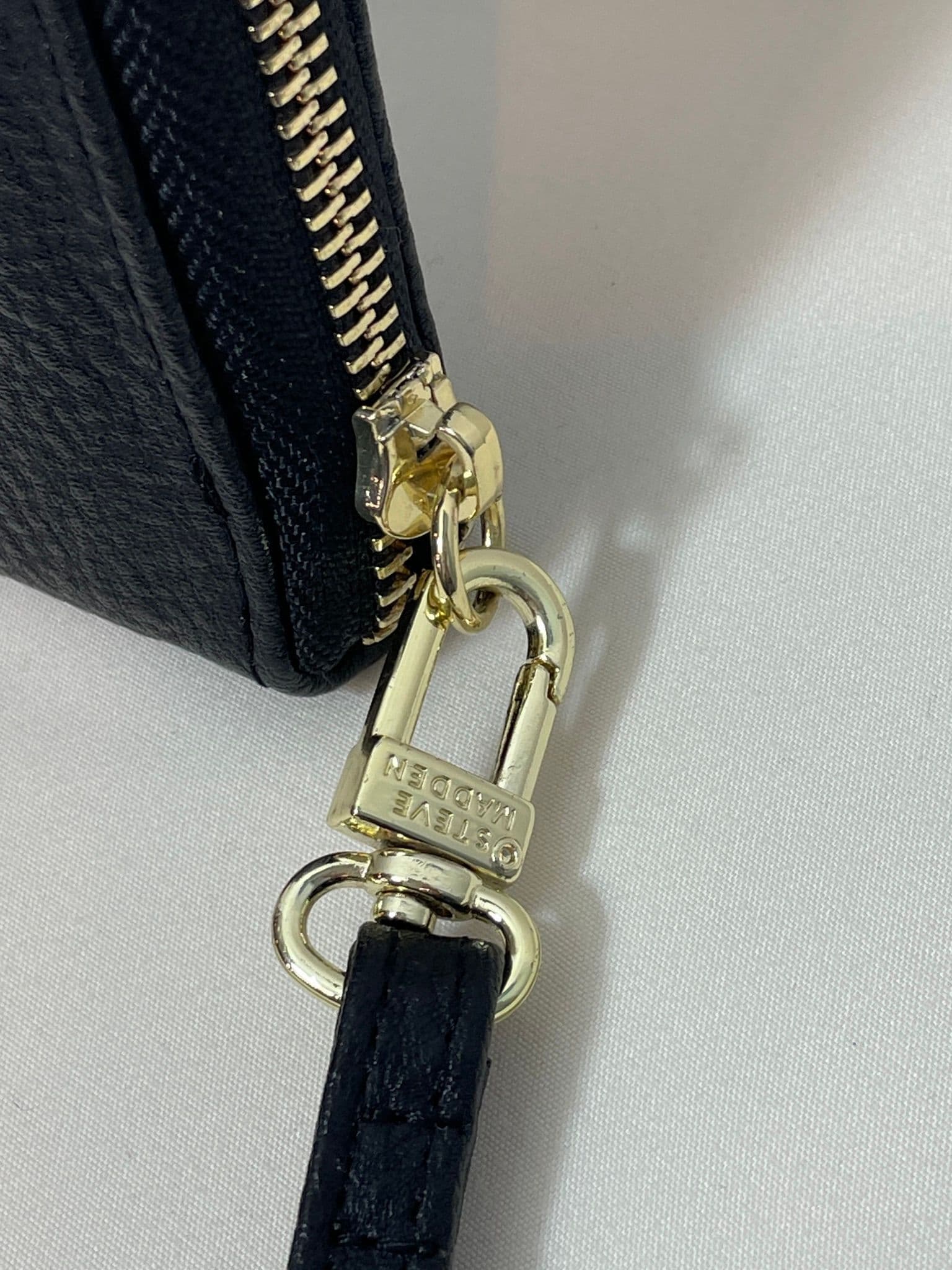 Steve Madden Black Wallet Wristlet With Gold Hardware - Thumbnail 6