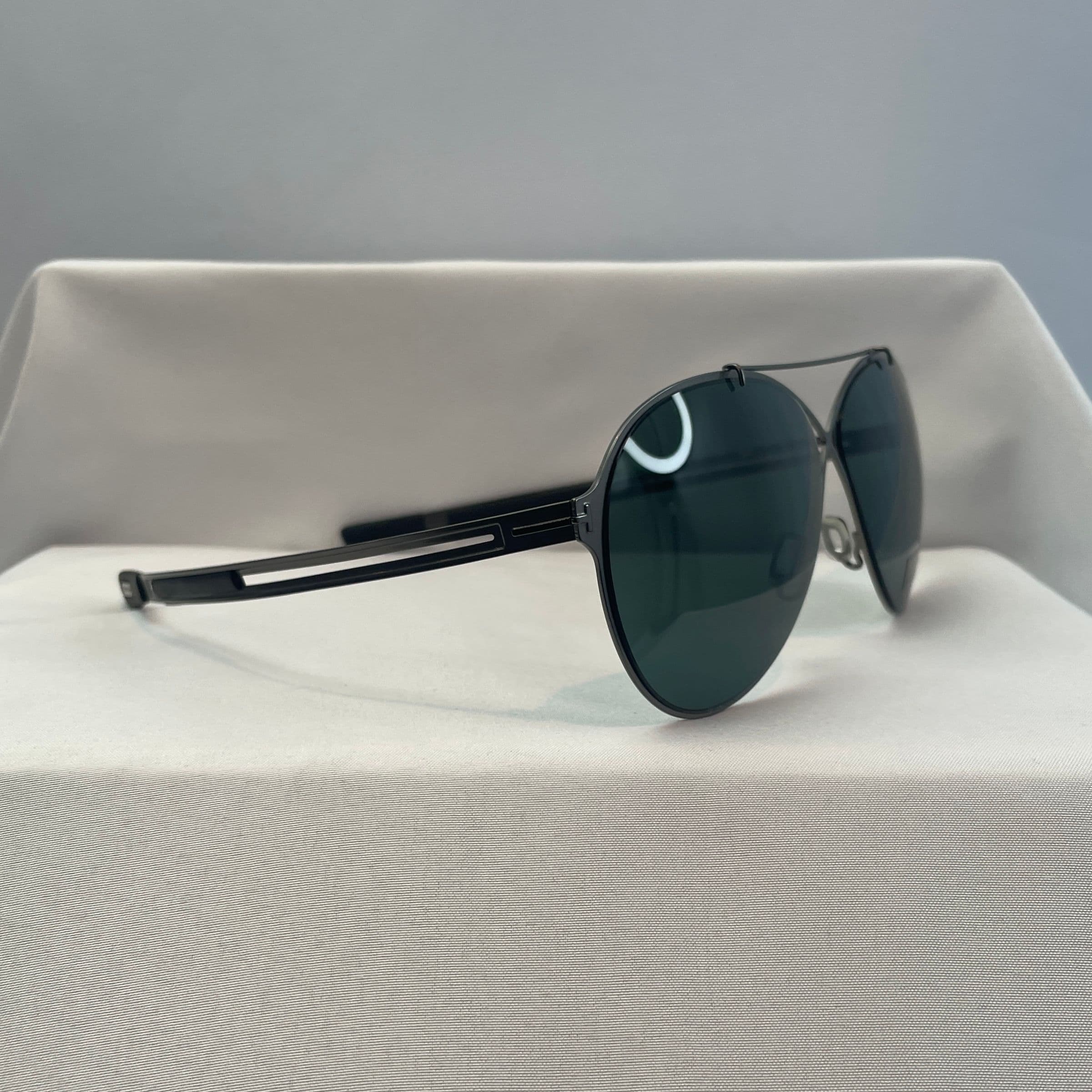 Tom Ford Shiny Ruthenium Pilot Sunglasses with Smoke Green Lenses and Signature X-Bridge Detail - Thumbnail 5