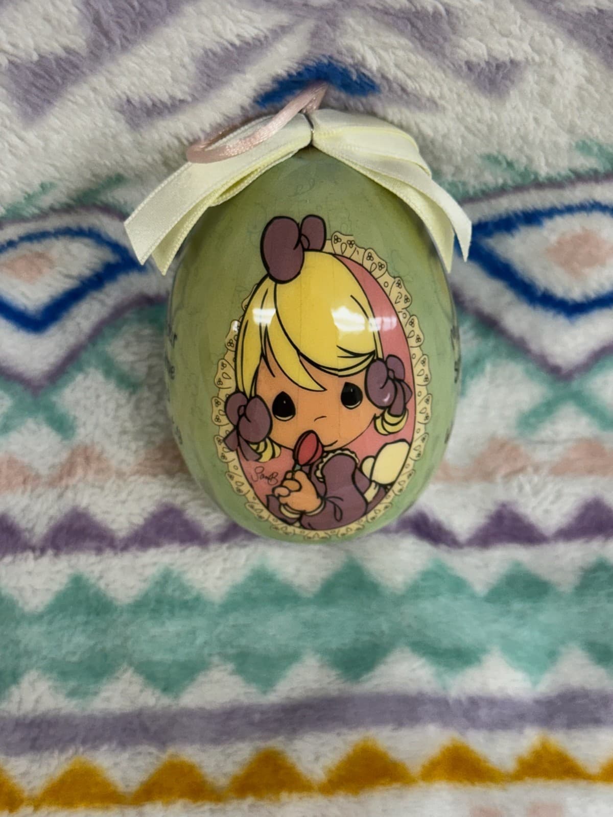 Vintage 1997 Precious Moments "He Loves Me" Spring Egg Ornament - Thumbnail 3
