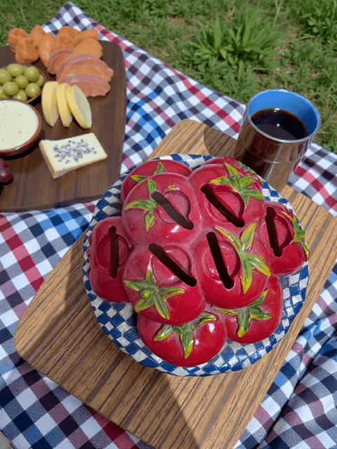Vintage Tomato Butter/Cheese Spreaders Picnic Basket by Supreme Mr. Spreader - Thumbnail 8