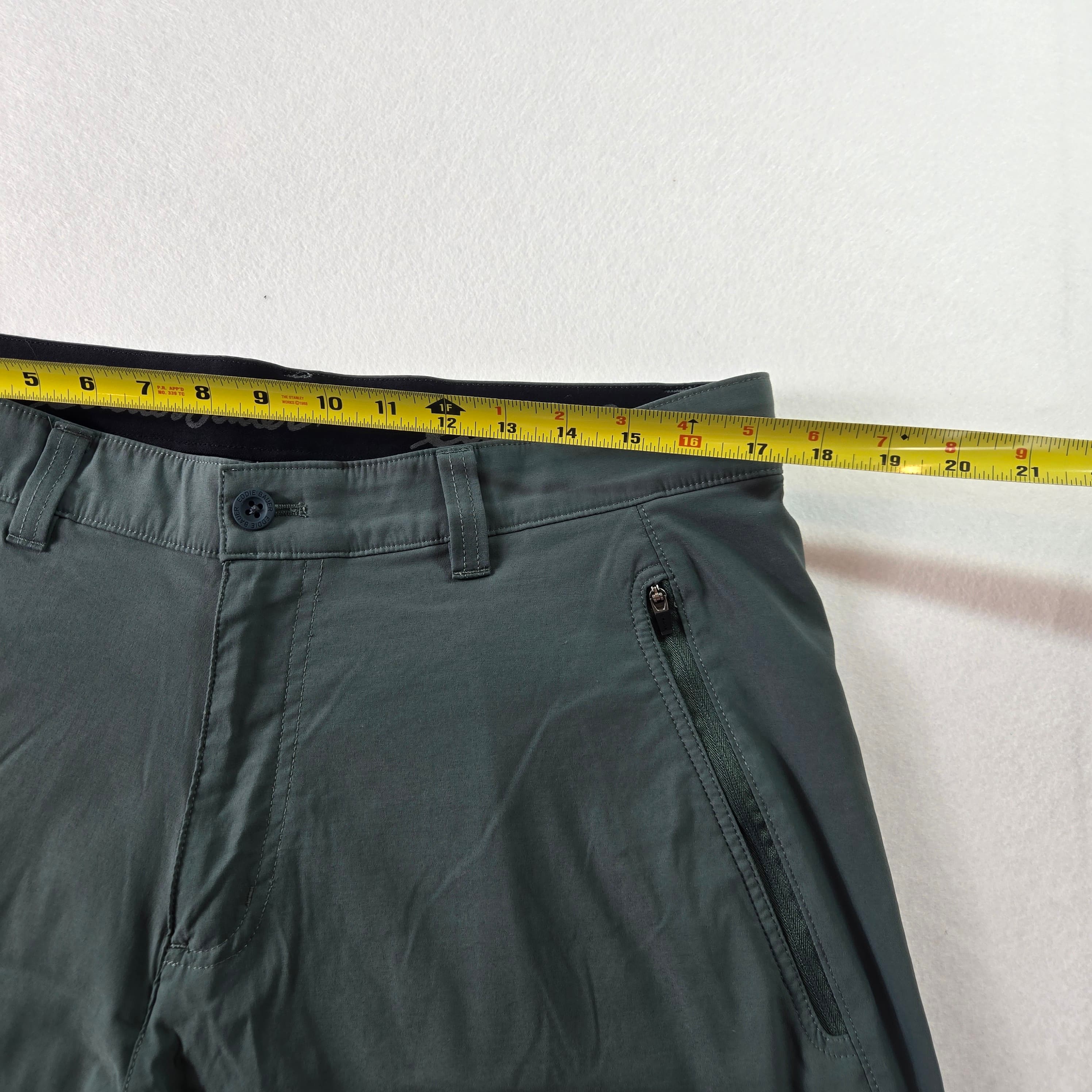 Eddie Bauer Men's Green Shorts with Zipper Pockets - Thumbnail 4
