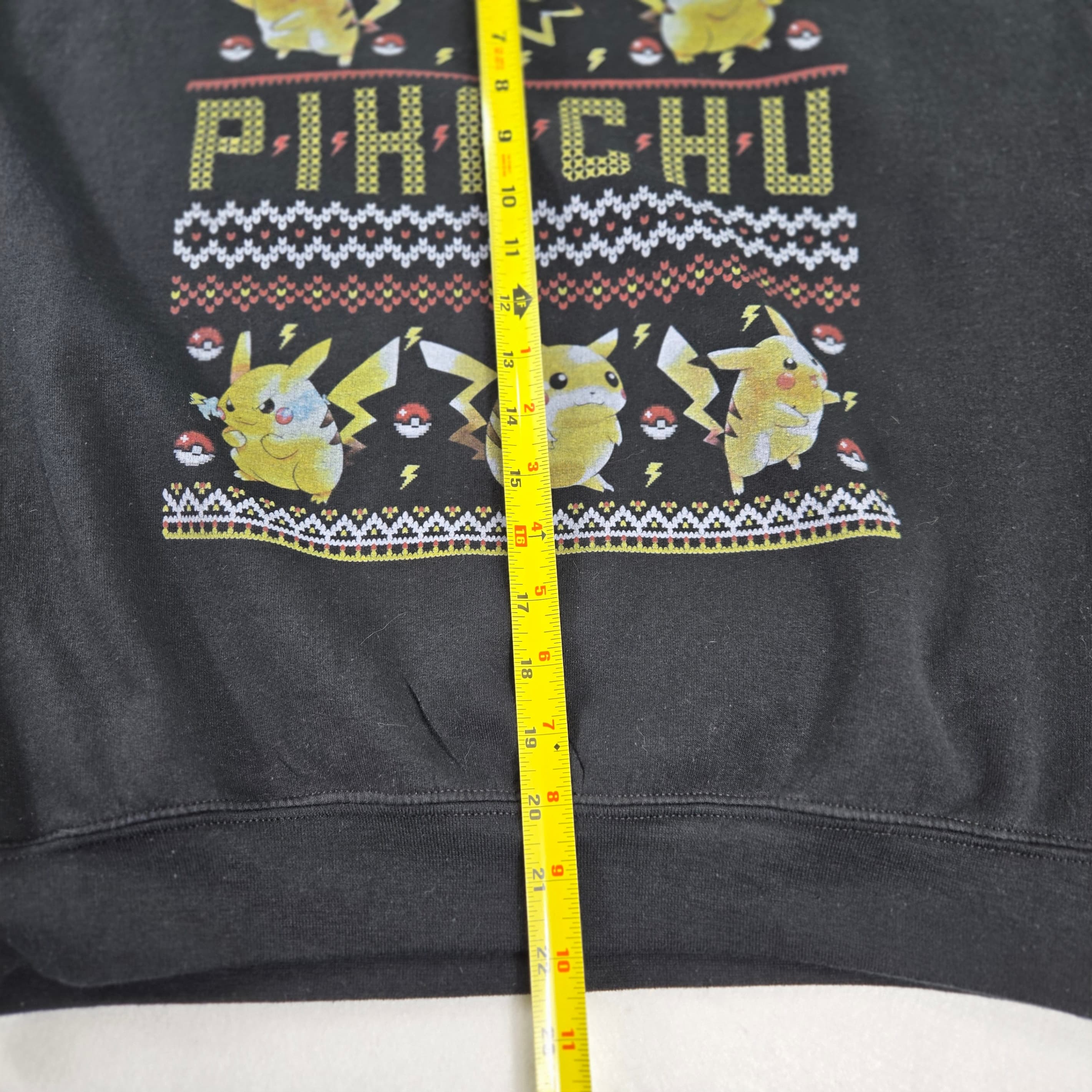 Pikachu Graphic Sweatshirt Size M - Thumbnail 2