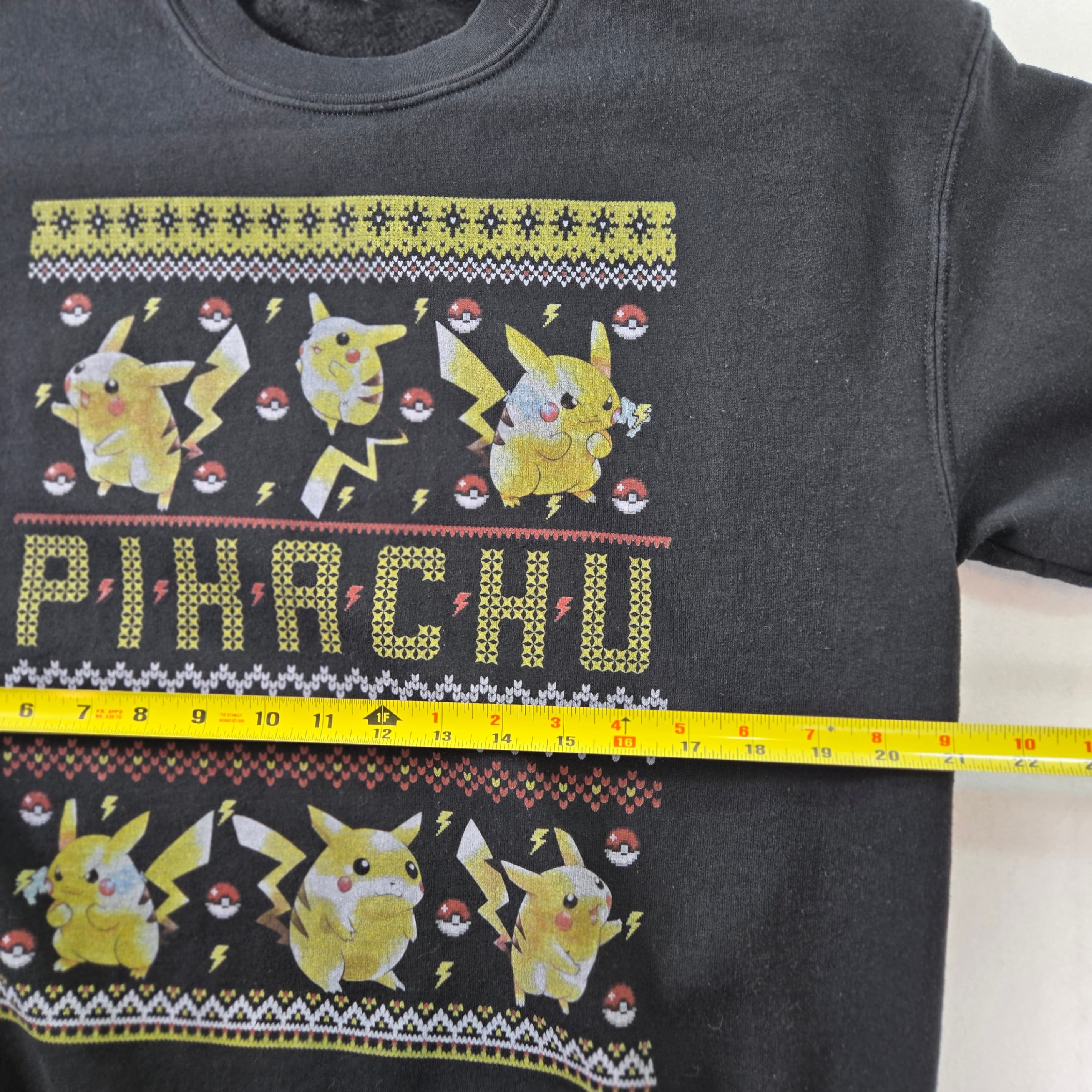Pikachu Graphic Sweatshirt Size M - Thumbnail 4