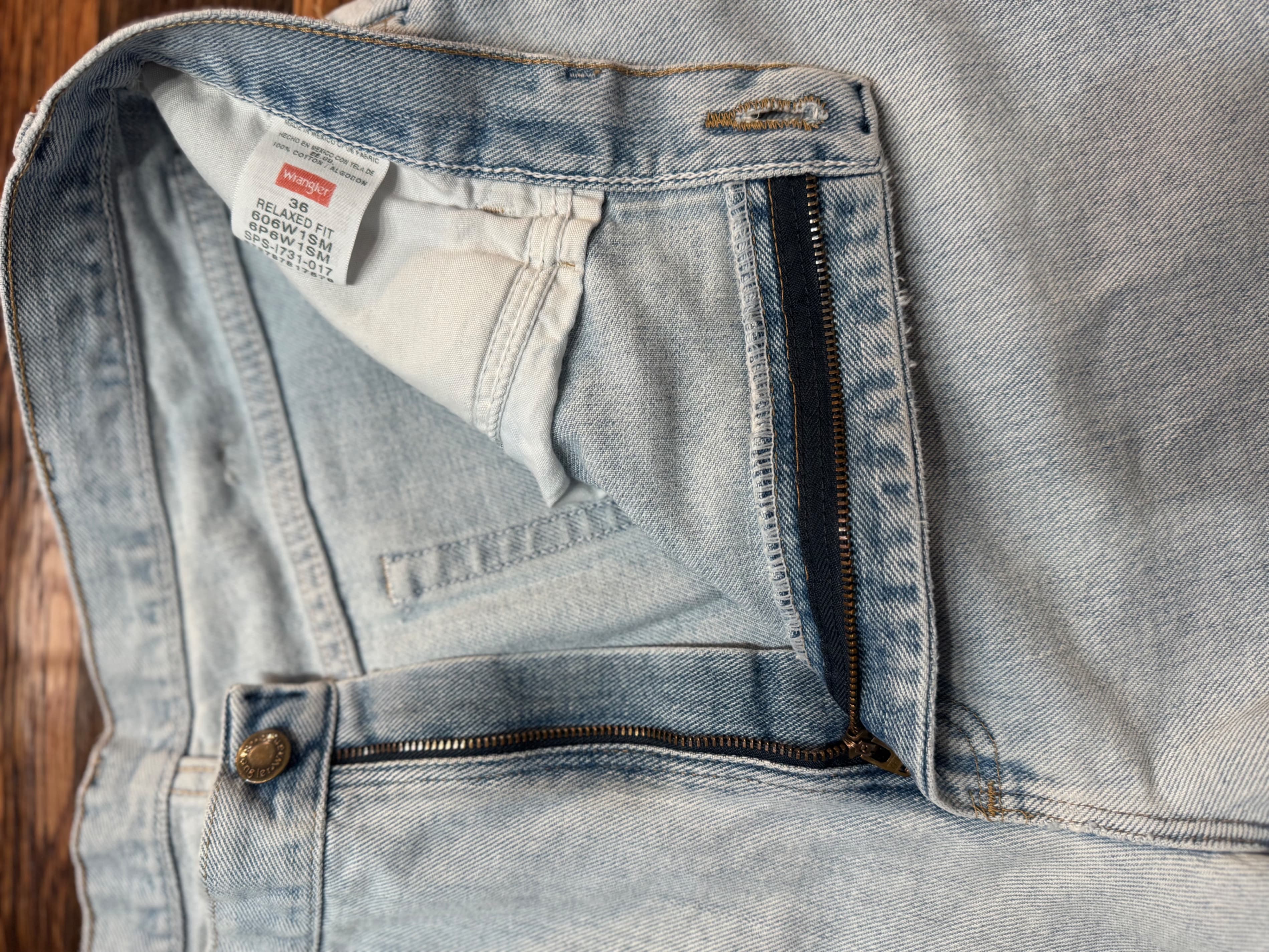 Wrangler Relaxed Fit Denim Shorts Size 36 - Thumbnail 5