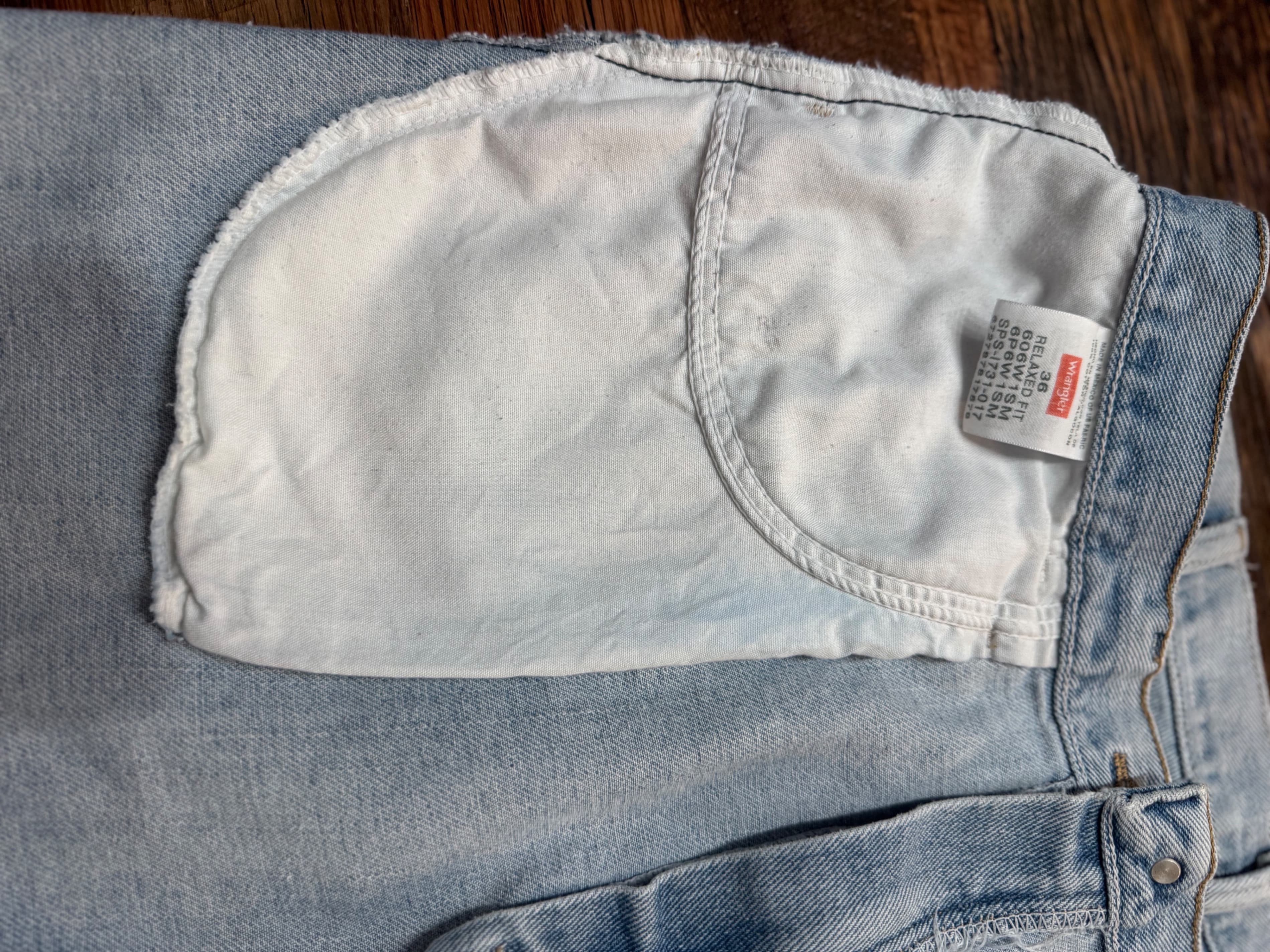 Wrangler Relaxed Fit Denim Shorts Size 36 - Thumbnail 13