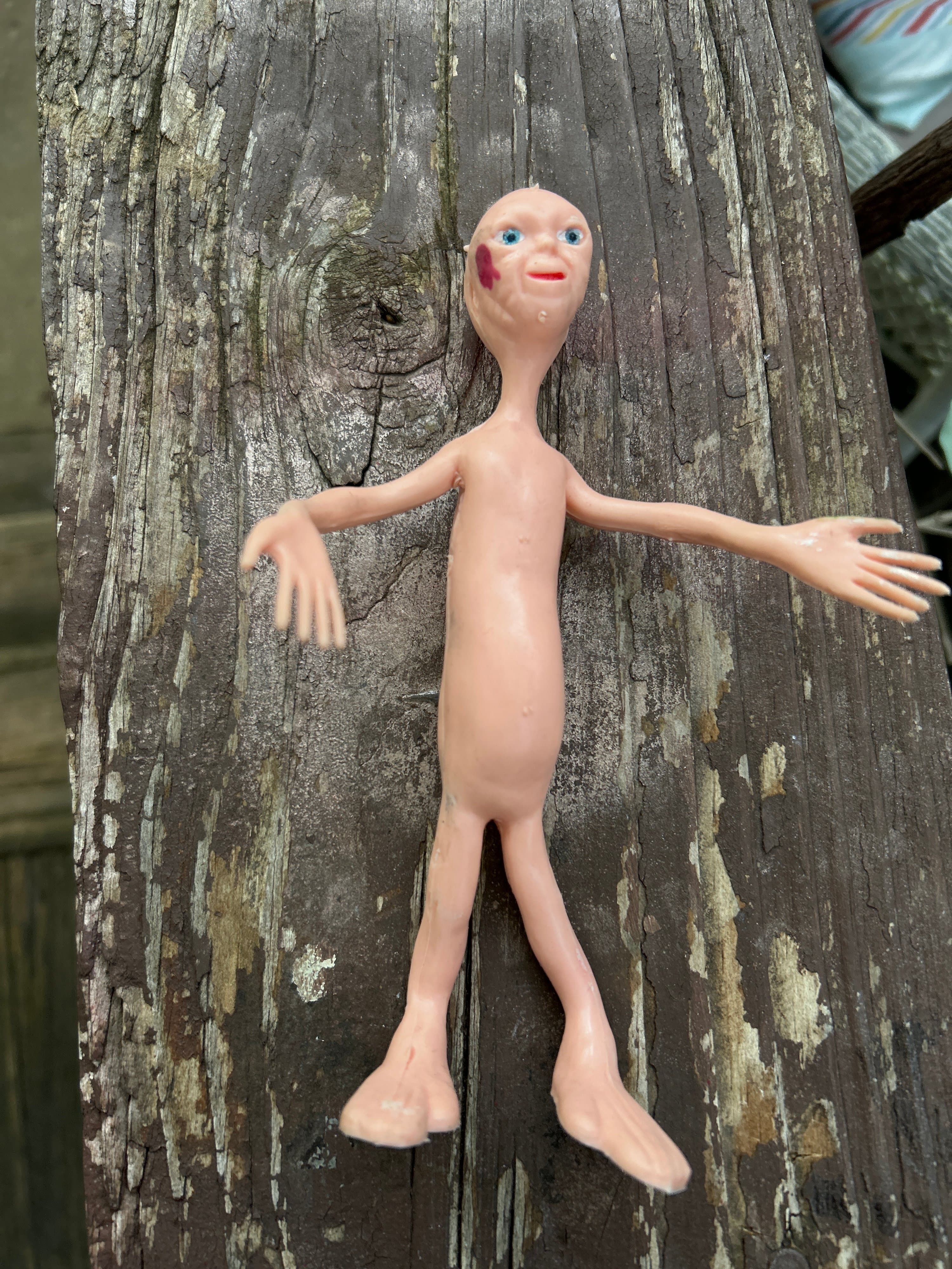 Alien Figurine with Articulated Limbs - Thumbnail 2