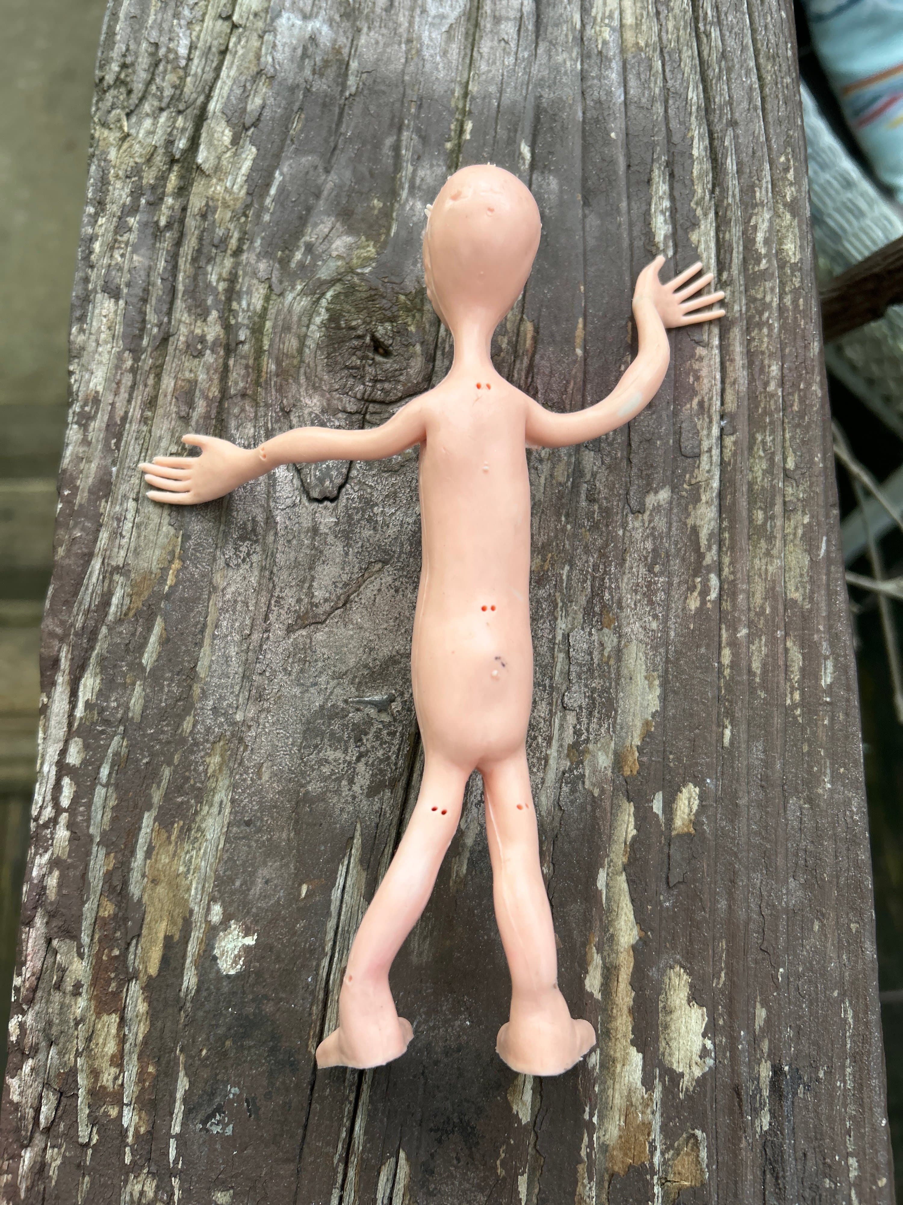 Alien Figurine with Articulated Limbs - Thumbnail 3