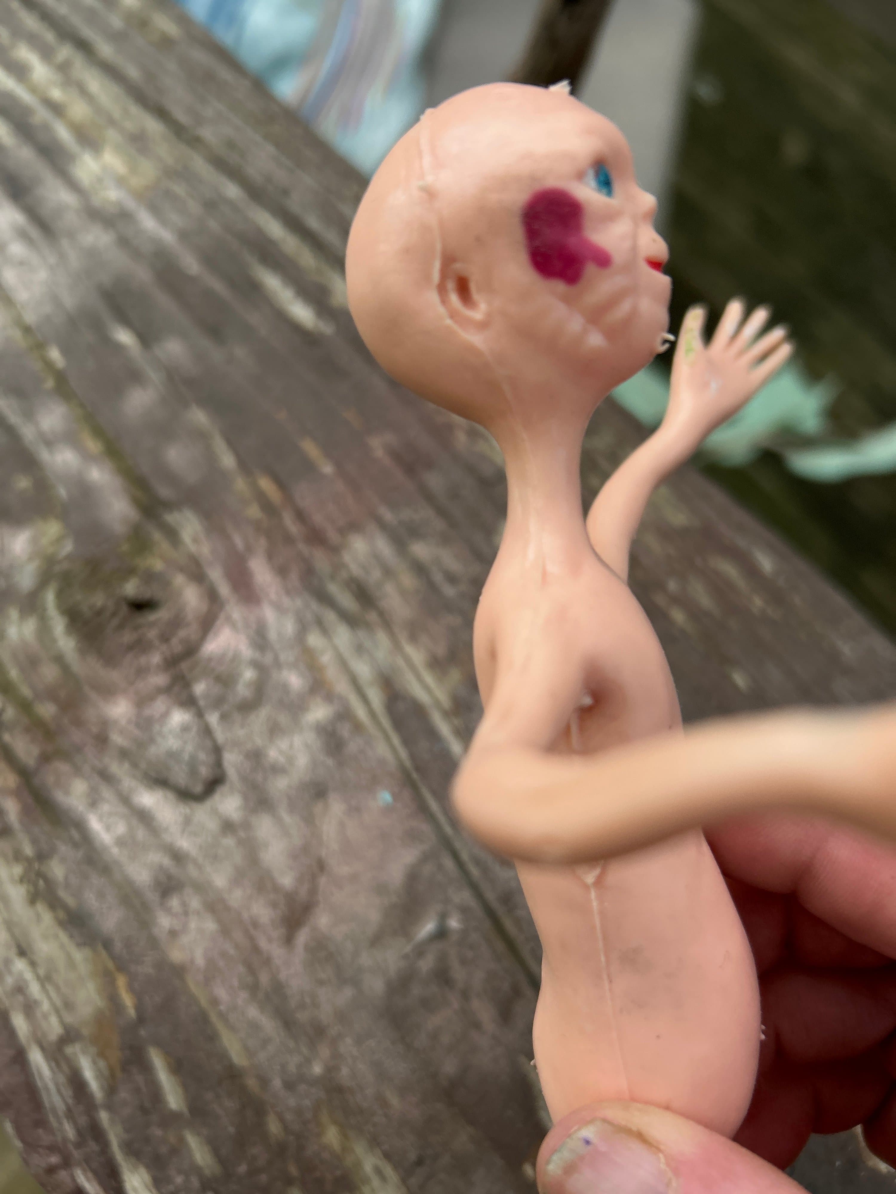 Alien Figurine with Articulated Limbs - Thumbnail 7