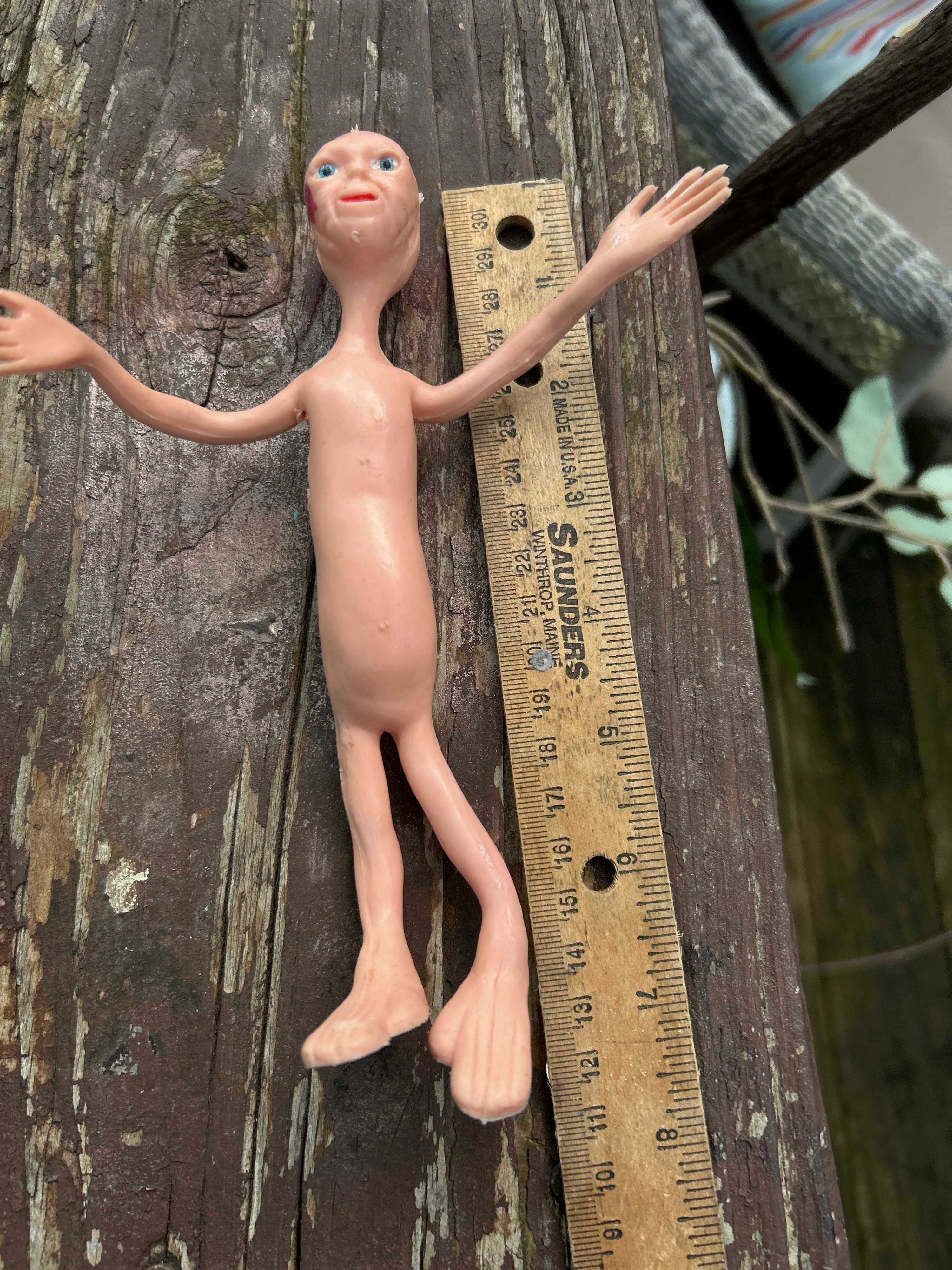 Alien Figurine with Articulated Limbs - Thumbnail 8