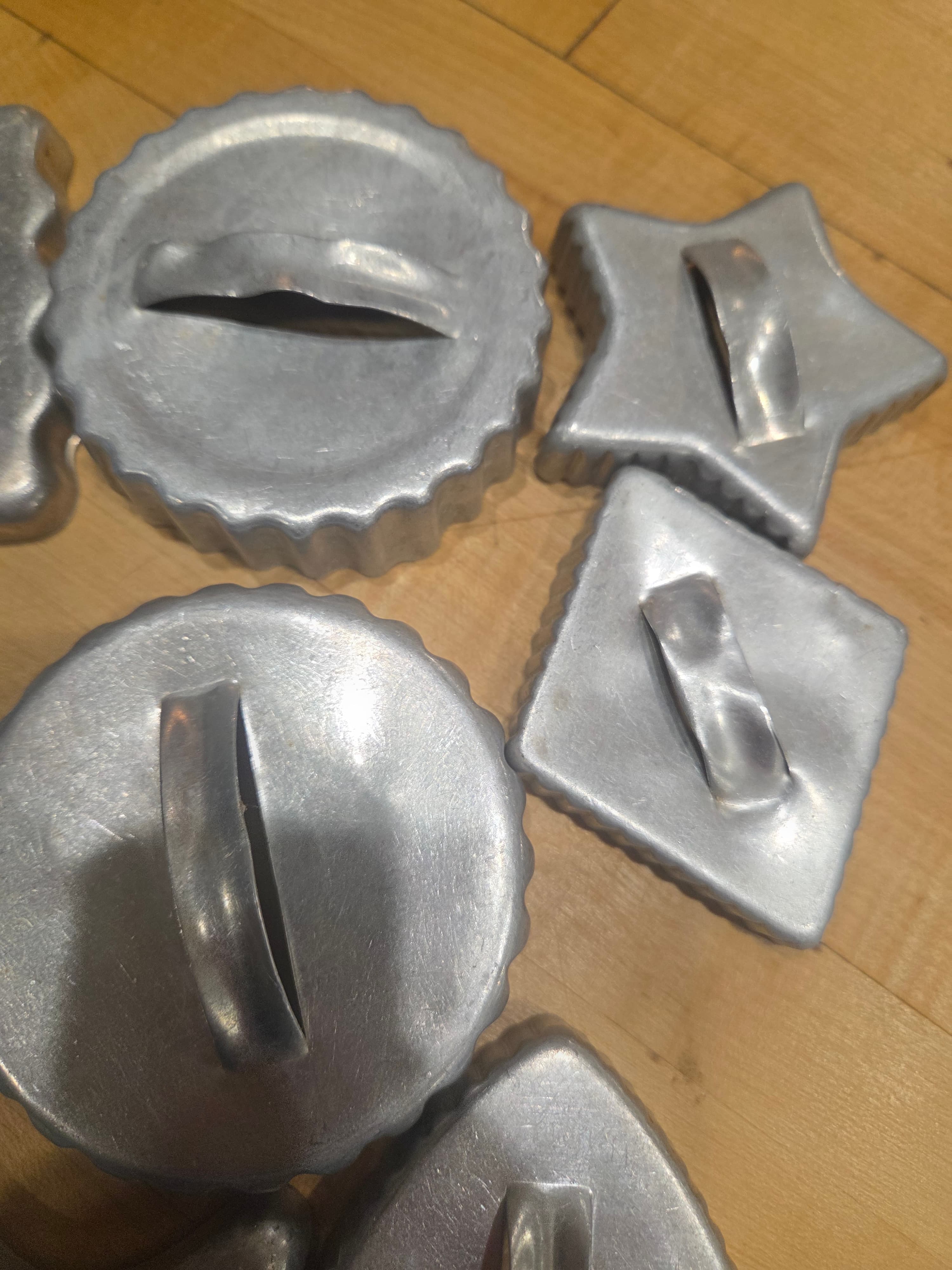 Lot of 11 Vintage Aluminum Cookie Cutters - Holiday Shapes & Arch Handles - Thumbnail 5