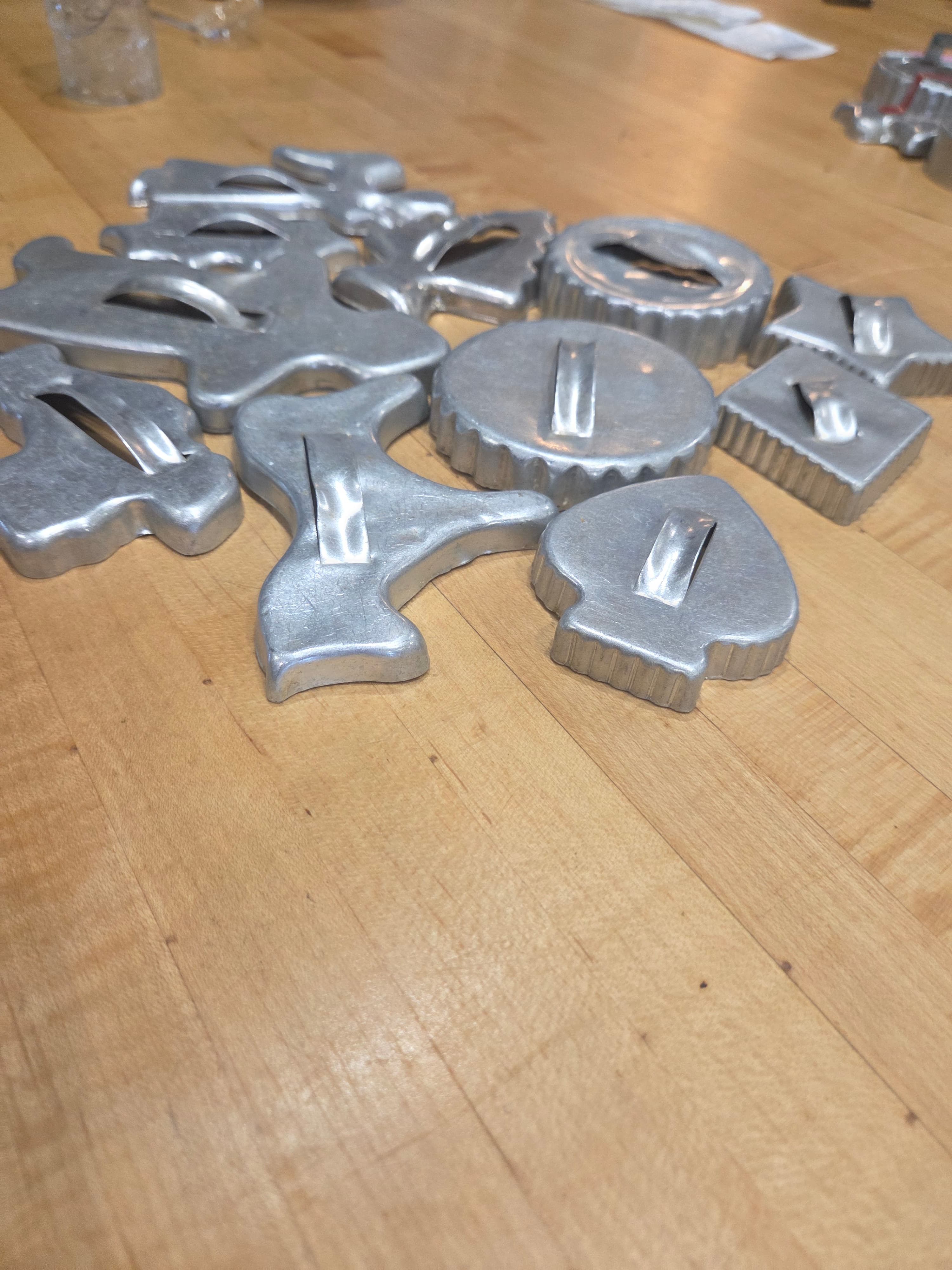 Lot of 11 Vintage Aluminum Cookie Cutters - Holiday Shapes & Arch Handles - Thumbnail 3