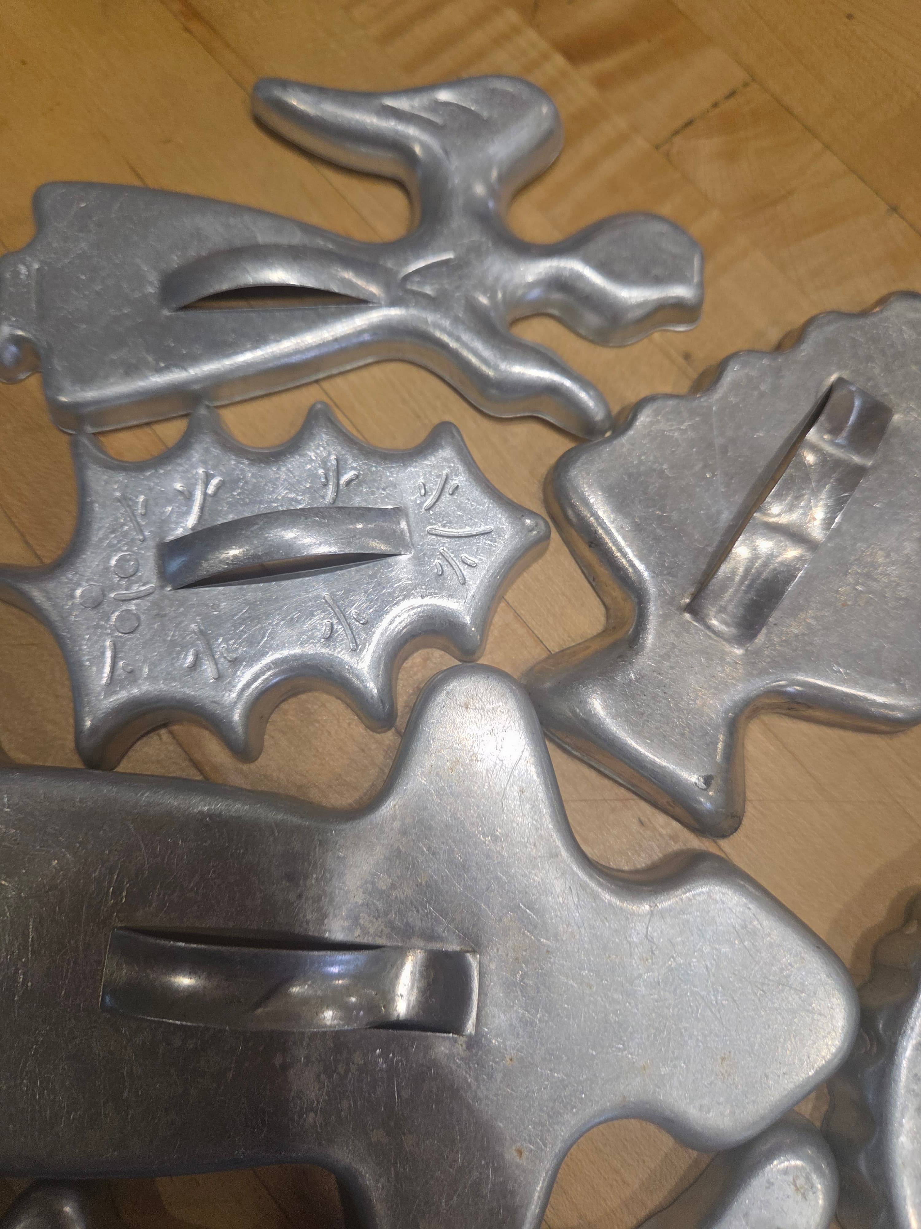 Lot of 11 Vintage Aluminum Cookie Cutters - Holiday Shapes & Arch Handles - Thumbnail 4