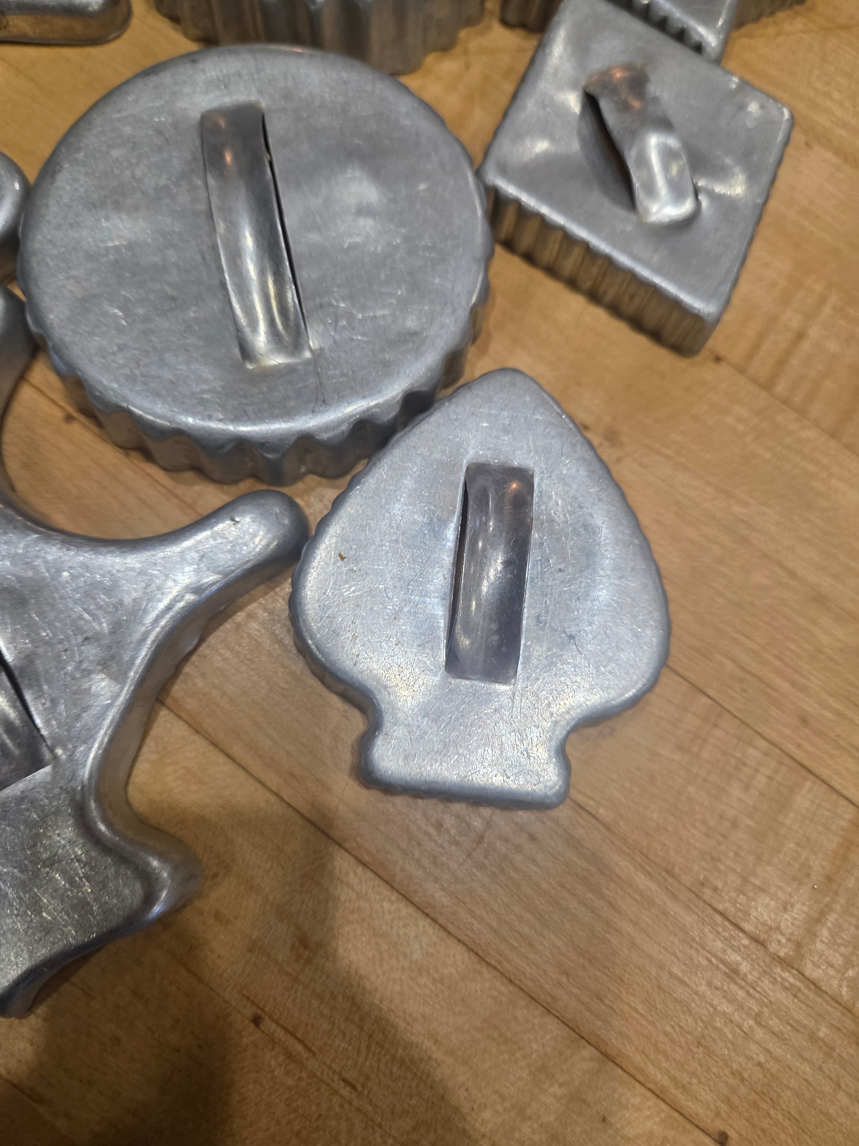 Lot of 11 Vintage Aluminum Cookie Cutters - Holiday Shapes & Arch Handles - Thumbnail 6