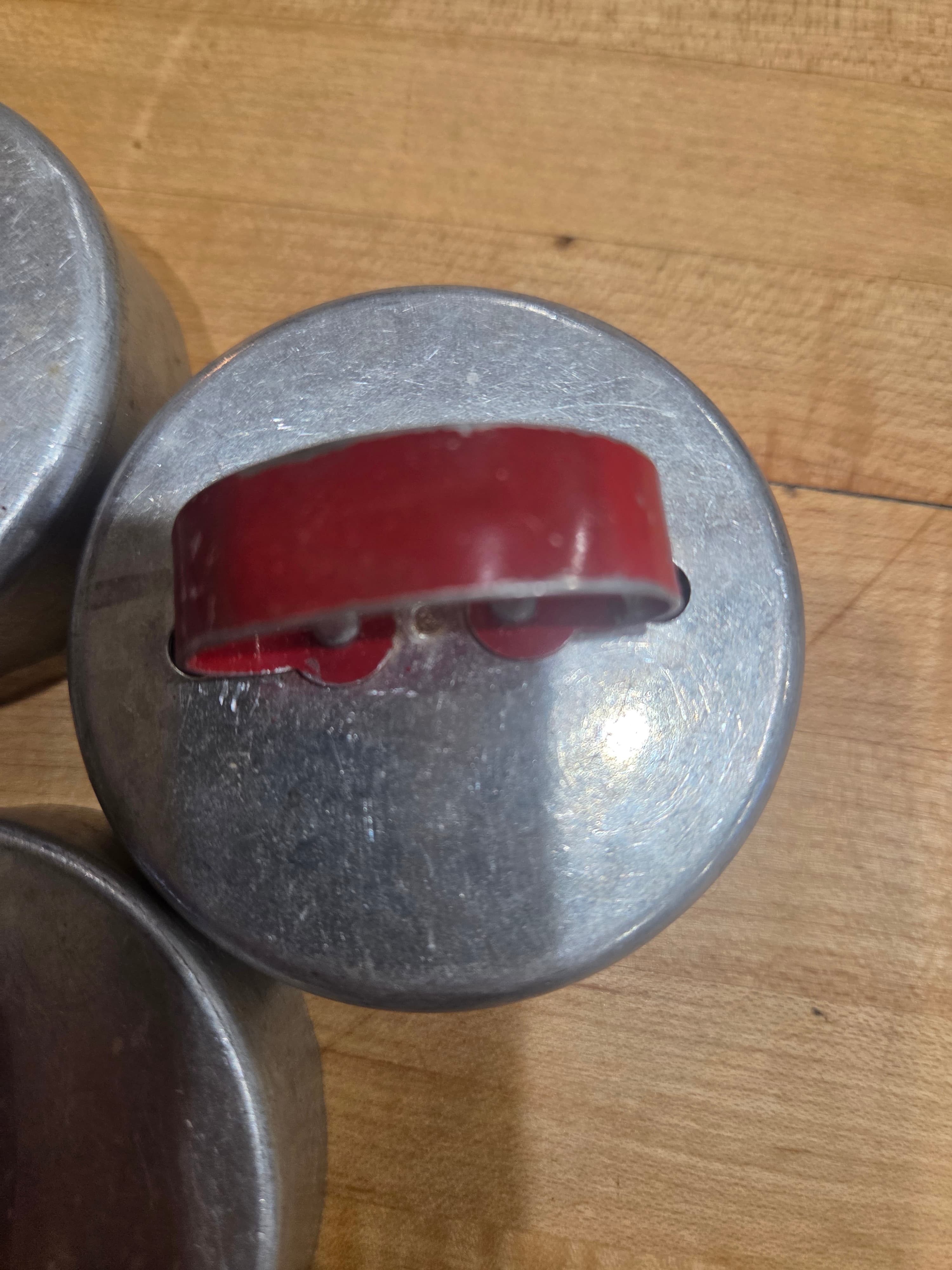 Lot of 5 Vintage Aluminum Cookie Cutters with Red Handles - Cat & Round Shapes - Thumbnail 4