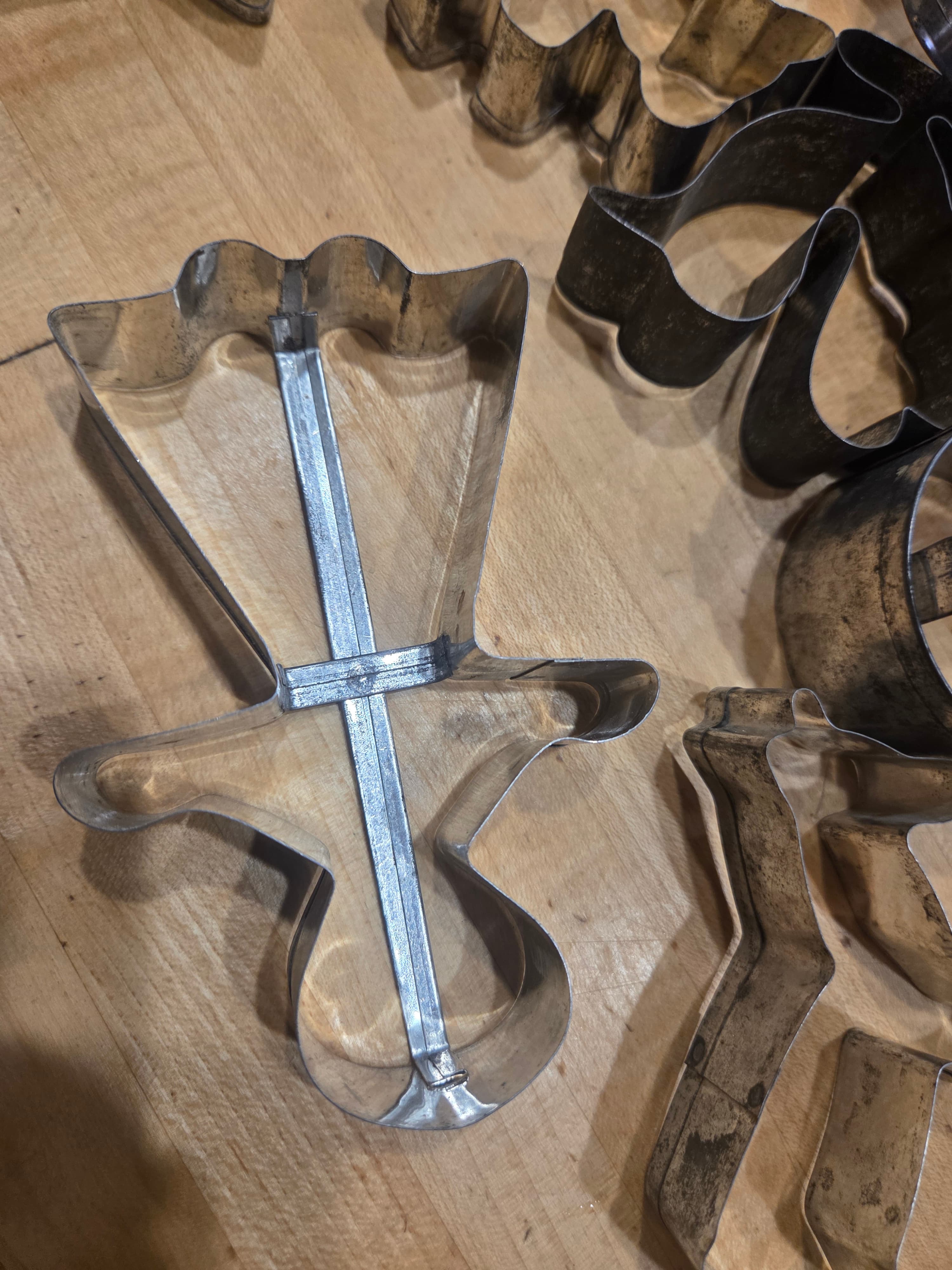 Lot of 10 Vintage Tin Cookie Cutters - Christmas Shapes with Strap Handles - Thumbnail 2