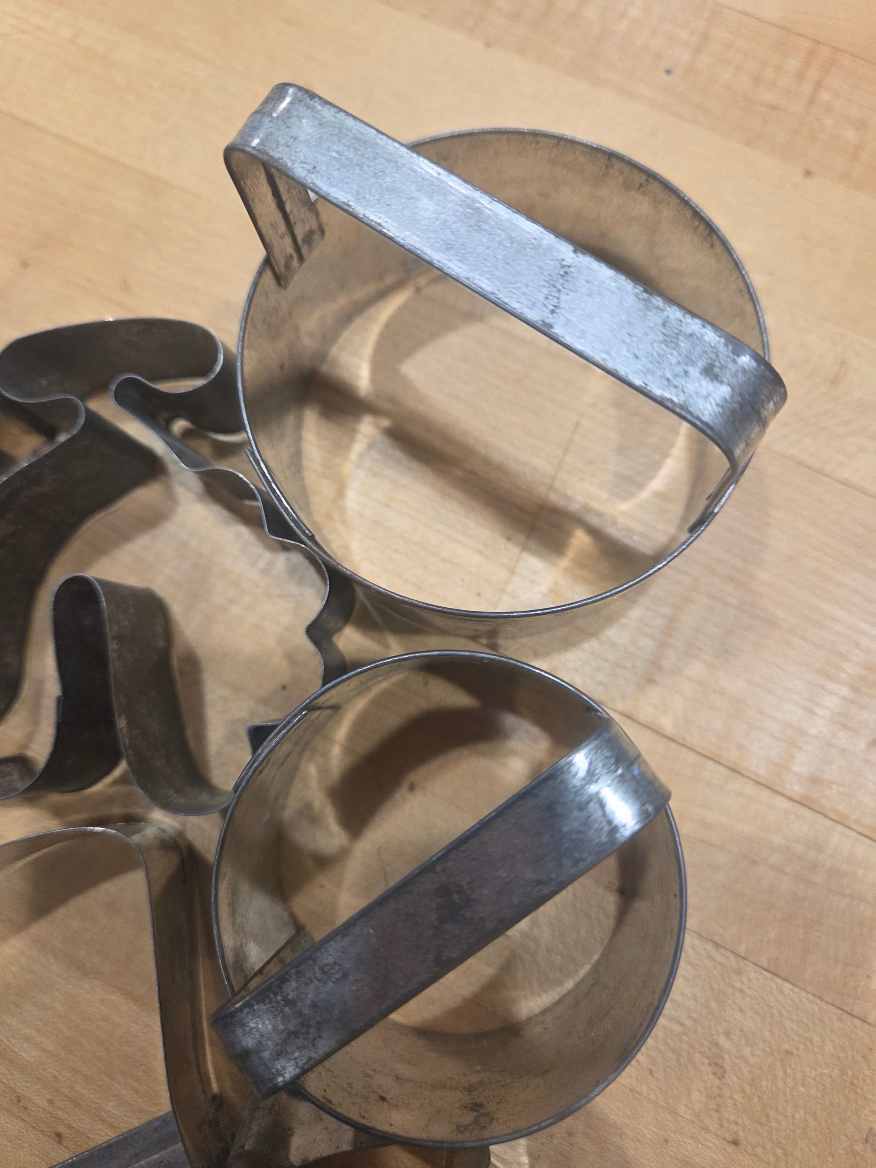 Lot of 10 Vintage Tin Cookie Cutters - Christmas Shapes with Strap Handles - Thumbnail 5