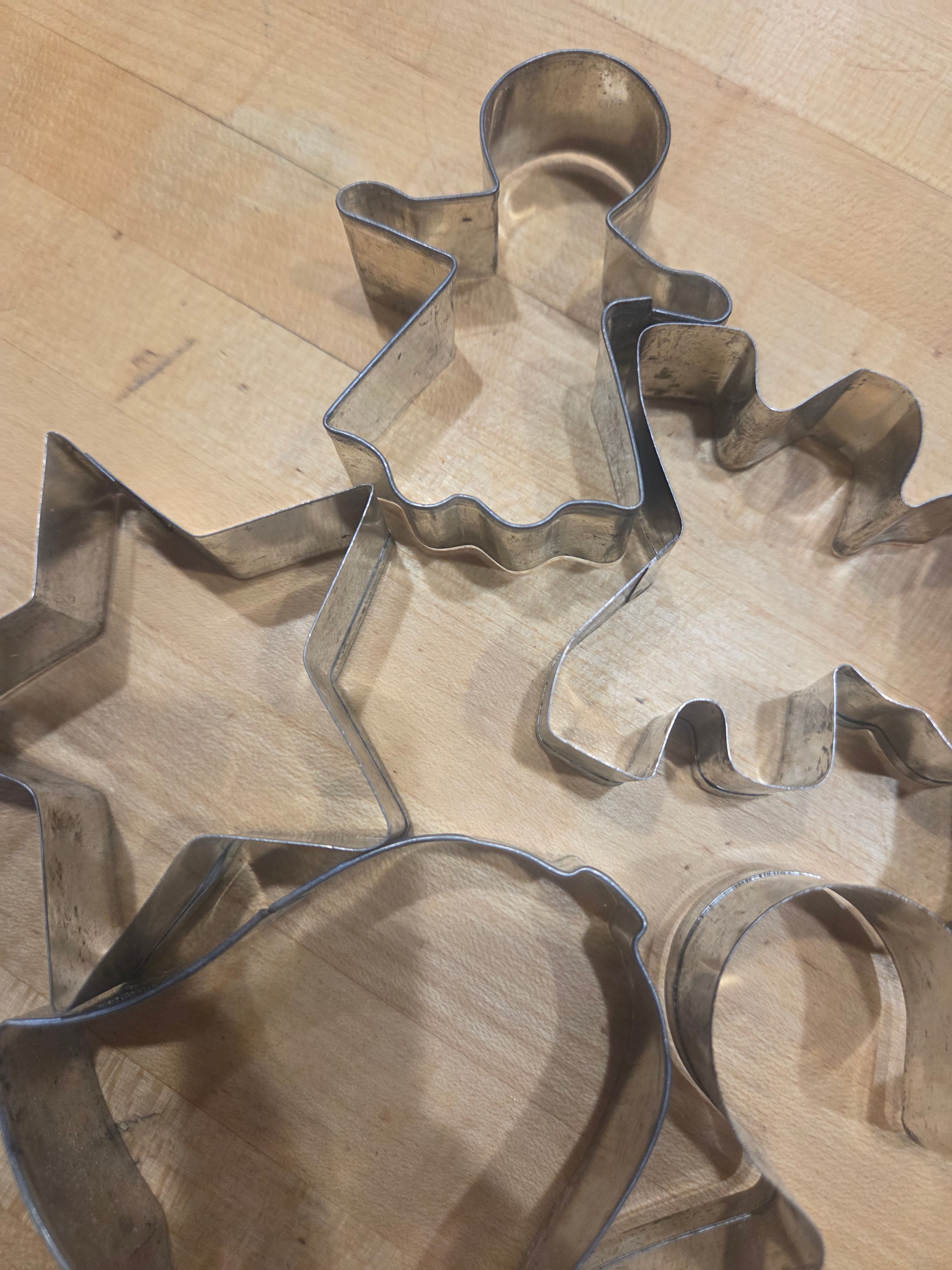 Lot of 10 Vintage Tin Cookie Cutters - Christmas Shapes with Strap Handles - Thumbnail 9