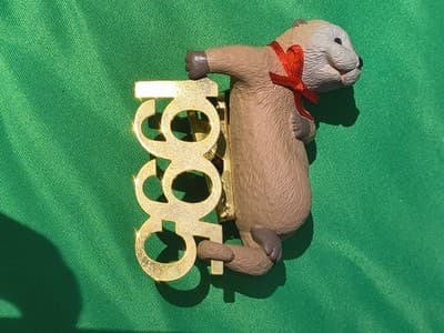 Hallmark Keepsake Fabulous Decade 1995 Otter Brass Christmas Ornament QX5147 - Thumbnail 4