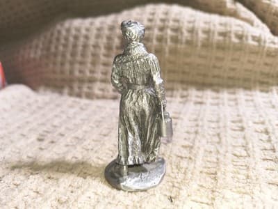 Hudson Pewter 1983 L. Farnon Limited Edition Signed Pewter Woman Figurine - Thumbnail 2